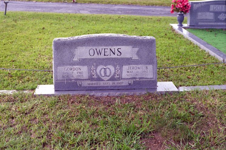Gordon and Jeroma Owens Grave
